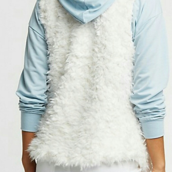 Shaggy faux fur vest - Picture 2 of 3